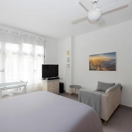 Cozy Loft & Seaside Views- 1 Min Canteras 아파트 라스팔마스
