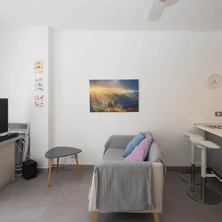 Cozy Loft & Seaside Views- 1 Min Canteras Appartamento Las Palmas de Gran Canaria