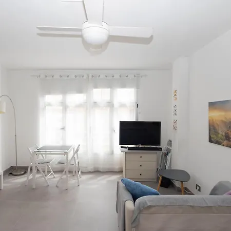 Cozy Loft & Seaside Views- 1 Min Canteras *