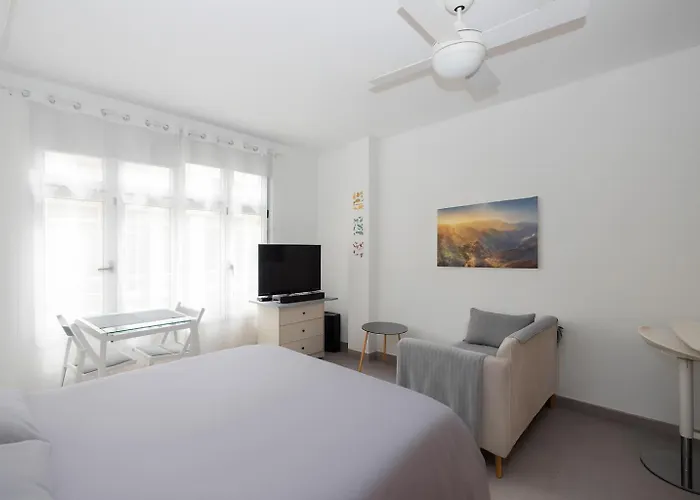 Cozy Loft & Seaside Views- 1 Min Canteras Appartement Las Palmas