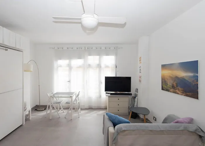 Cozy Loft & Seaside Views- 1 Min Canteras *