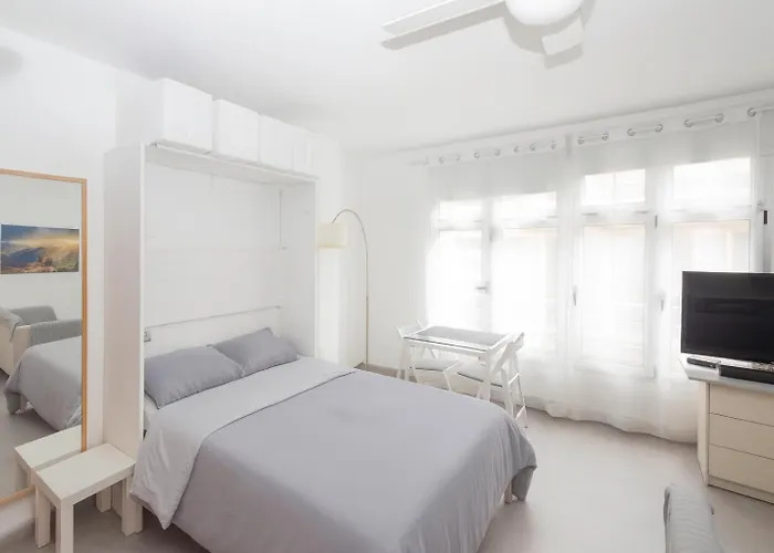 Cozy Loft & Seaside Views- 1 Min Canteras